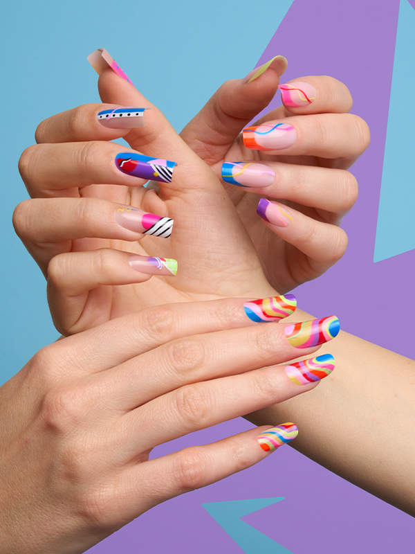 Passione Beauty nail art multicolor con efecto marmoleado y abstracto, esmalte semipermanente rosa, azul, naranja y amarillo, manicura artística