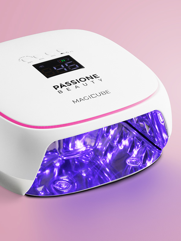 Lampada LED professionale Passione Beauty per polimerizzazione smalto semipermanente e gel. Attrezzatura per onicotecniche.
