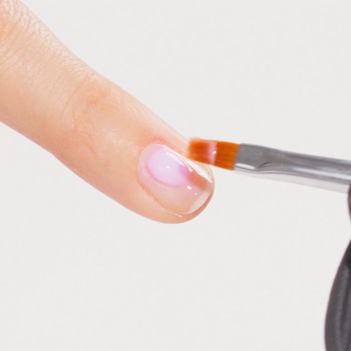 Anwendung von Aufbaugel Pastel Rose 50 ml