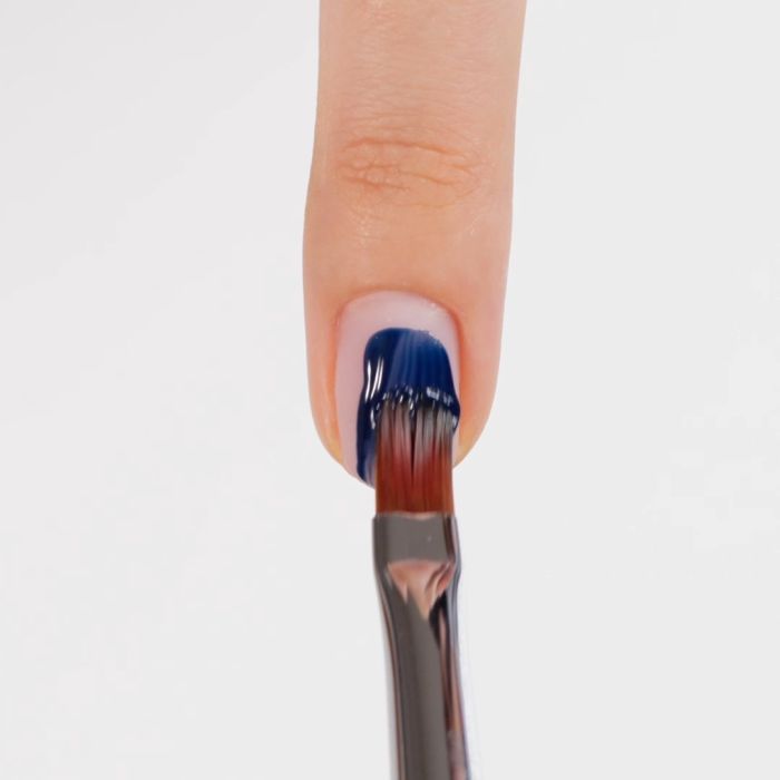 Application de Gel couleur C105 Atlantic