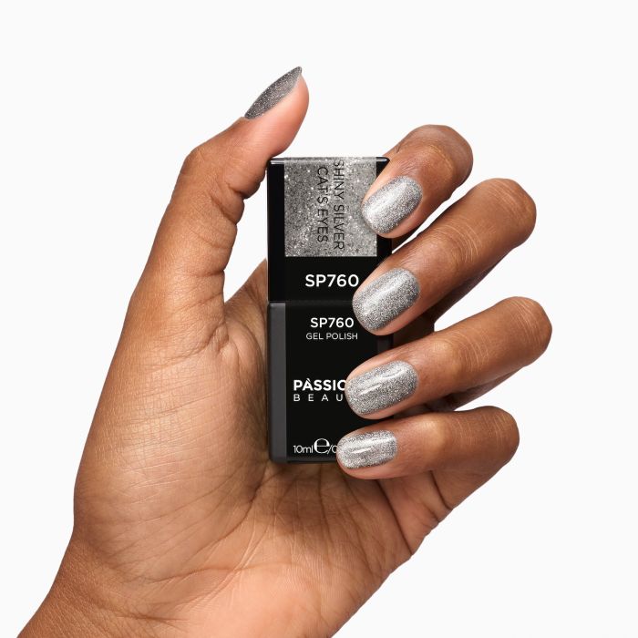 Smalto semipermanente SP760 Shiny Silver Cat Eye - Colore semipermanente argento scuro effetto cat eye - dettaglio 1