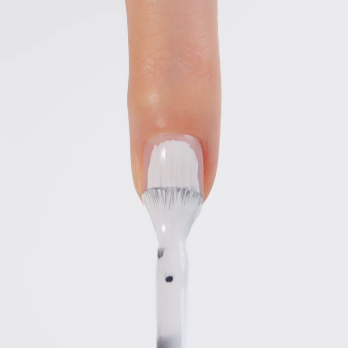 Application de Vernis semi-permanent SP134 White Extra