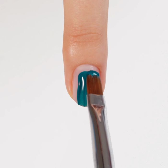 Application de Gel couleur C54 Dafne