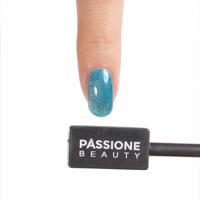 Application of Gel Nail Polish SP620 Peacock Velvet Cat's Eyes