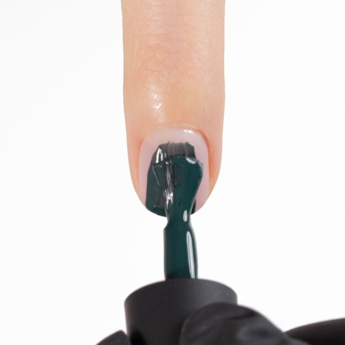Aplicación de Esmalte Semipermanente EPC09 Petrol green