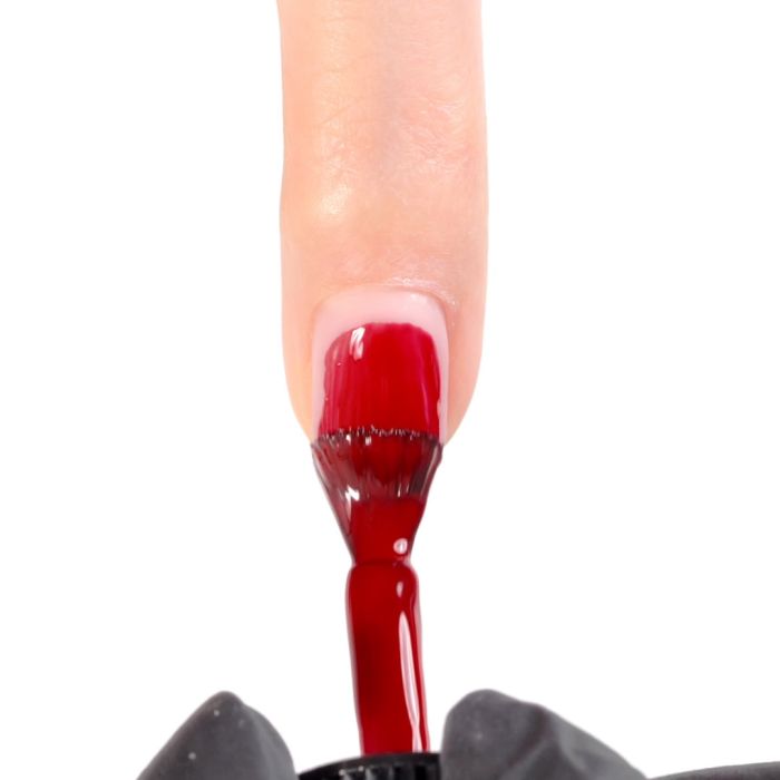 Anwendung von UV Nagellack SP565 Hibiscus