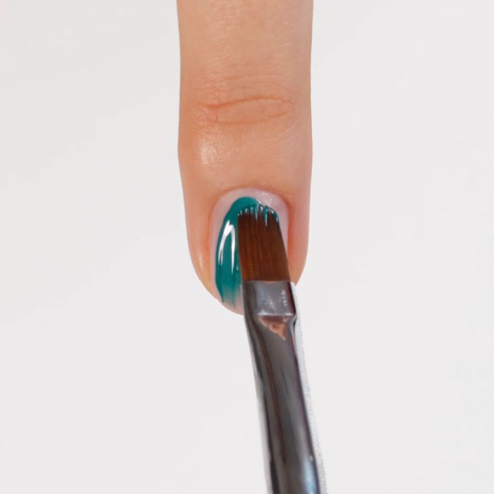 Application de Gel couleur C123 Quetzal Green