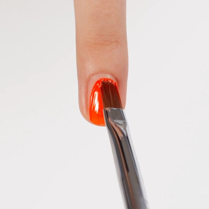 Application de Gel Couleur C26 Coral Fluo