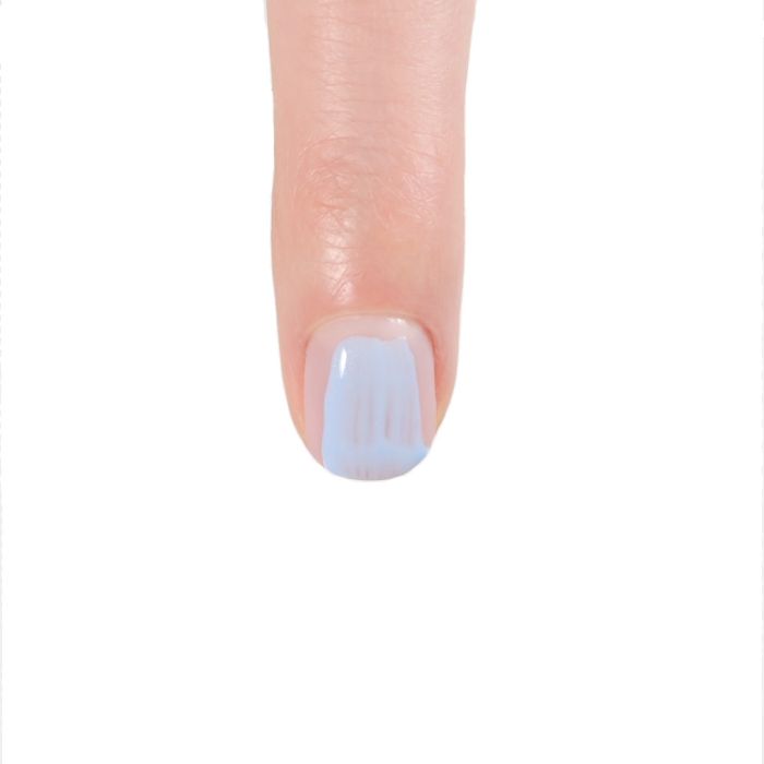 Anwendung von UV Nagellack SNF39 Blueberry