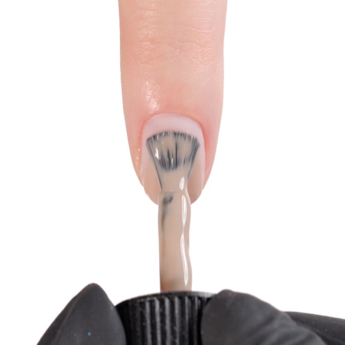 Application de Vernis semi-permanent SP589 Classic Taupe