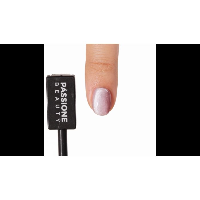 Application of Gel Nail Polish SP734 Dusty Lilac Cat’s Eyes