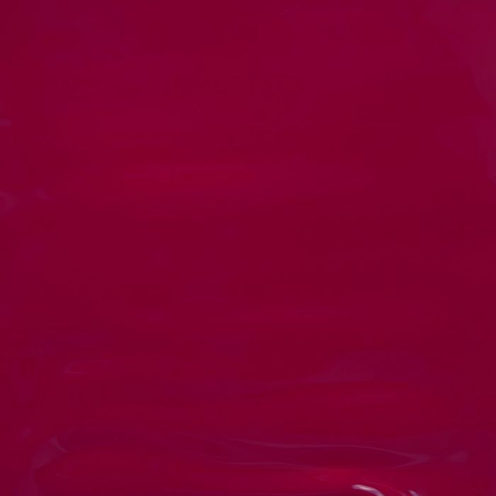 Application of gel Nail Polish SP748 Red Temptation