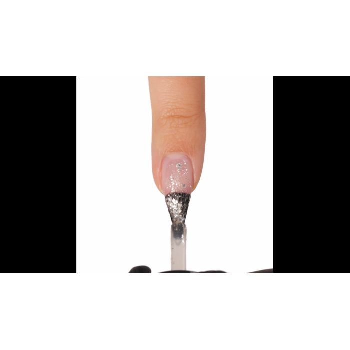 Anwendung von UV-Nagellack SP755 Glittering Ice