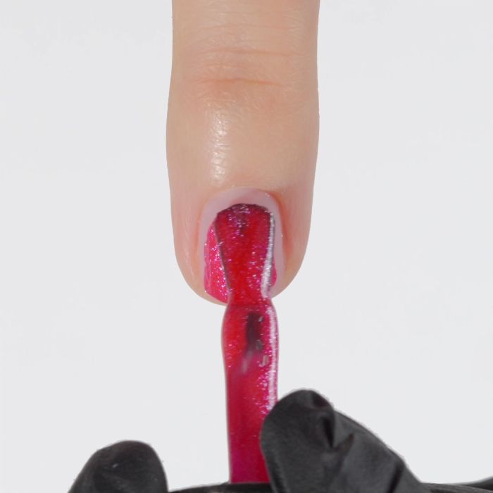 Aplicación de Esmalte semipermanente SP799 Dragon Ruby