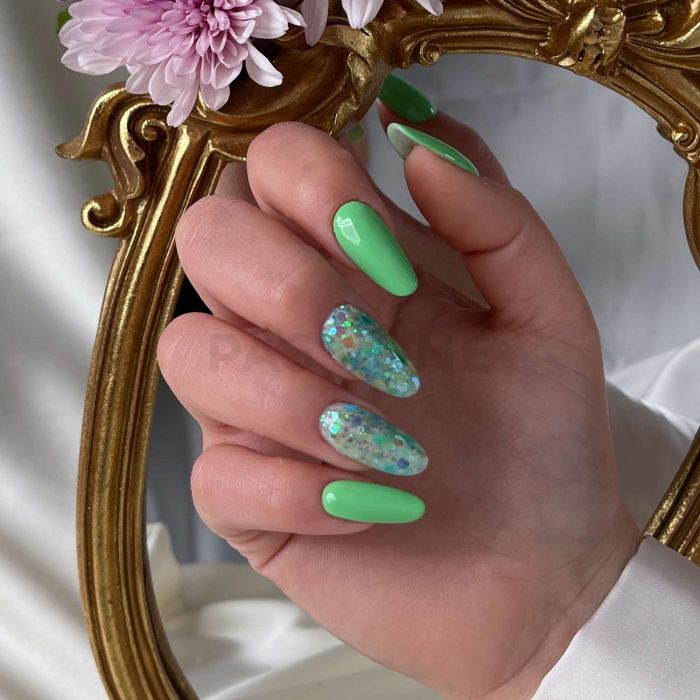 Light Blue Glow Glitter detail