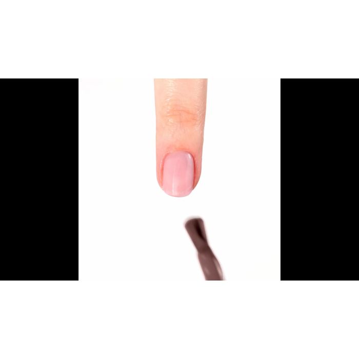 Aplicación de Esmalte Semipermanente SP590 Warm Taupe