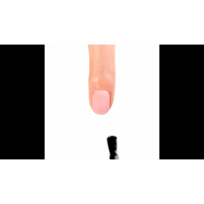 Application de Vernis semi-permanent VS135 Black Extra