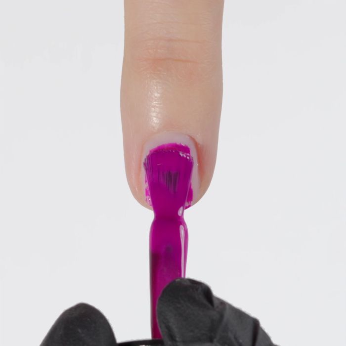 Aplicación de Esmalte semipermanente SP800 Exotic Purple