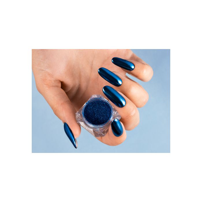 Manicura azul metálico
