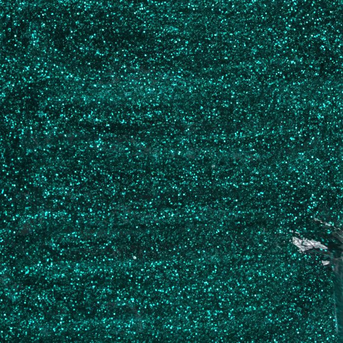 Application of Gel Nail Polish GPG01 Smeraldo 