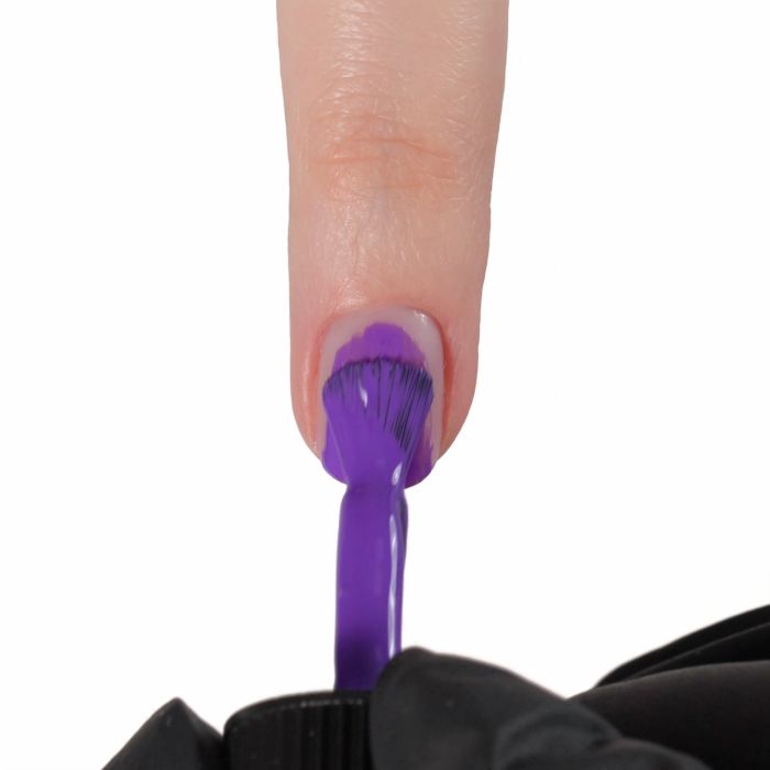Application de Vernis semi-permanent SP143 Pop Purple