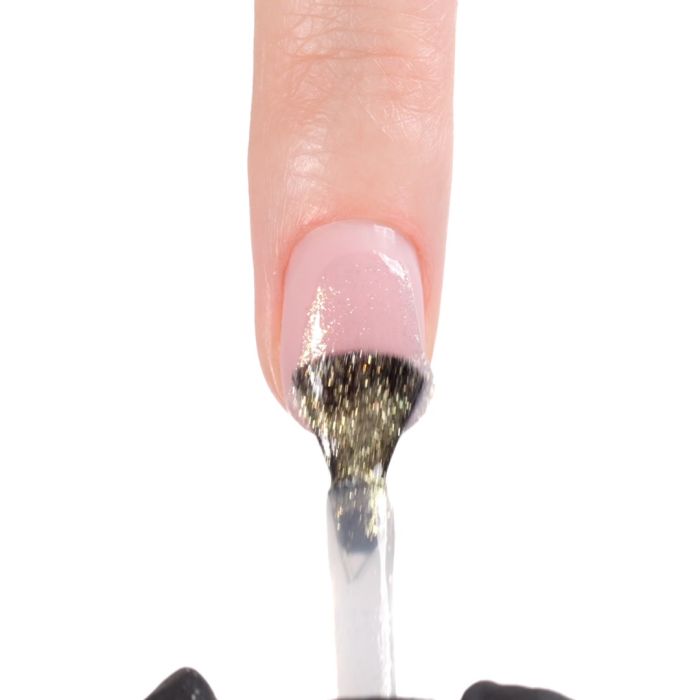 Application de Vernis semi-permanent SP585 Glam White