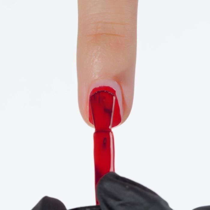 Aplicación de Esmalte semipermanente SP793 Power Red