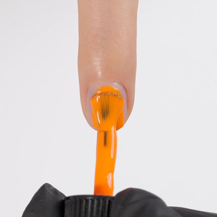 Aplicación de Esmalte semipermanente SP797 Papaya Orange