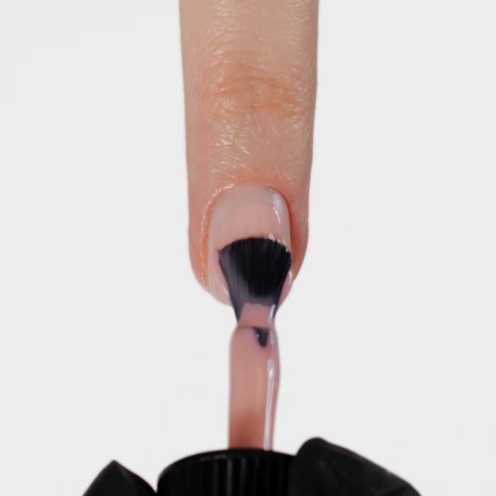 Application de Vernis semi-permanent SP540 Rose Scent