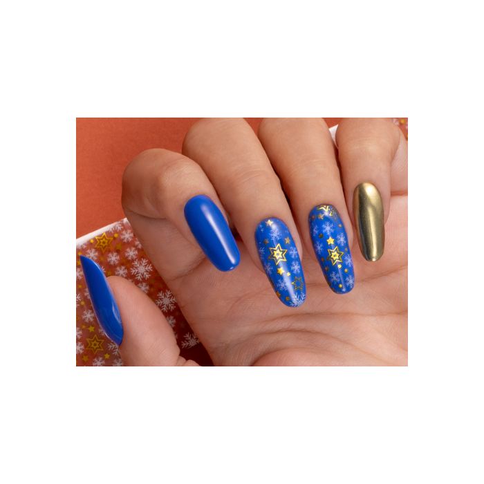 Easy christmas manicure