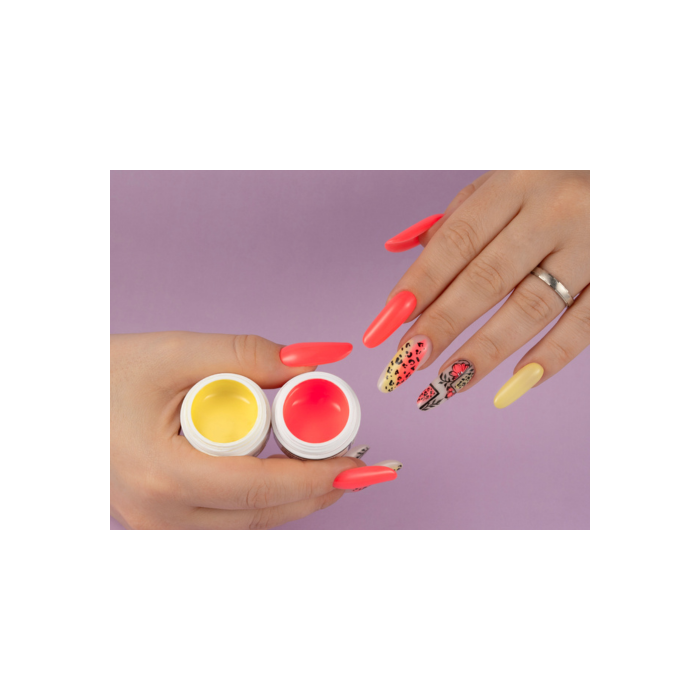 Manicura animalier de color