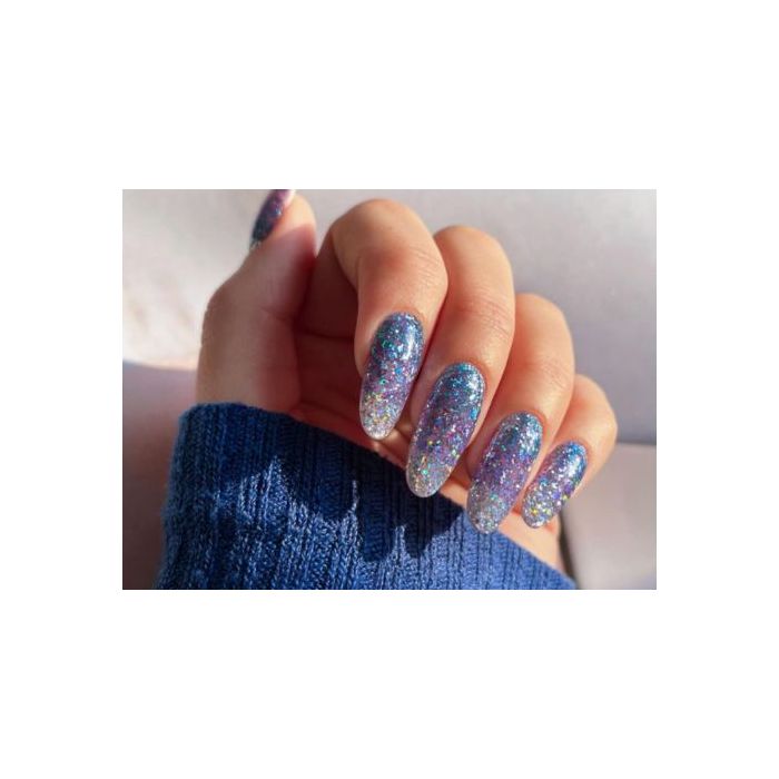 Perfekt abgestimmt! Schattierte Glitzernägel