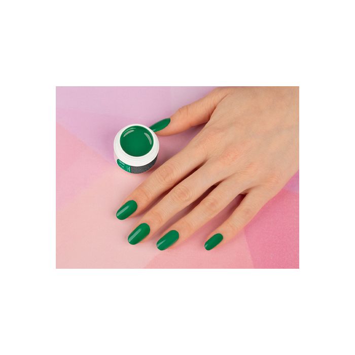 Manucure vert bouteille