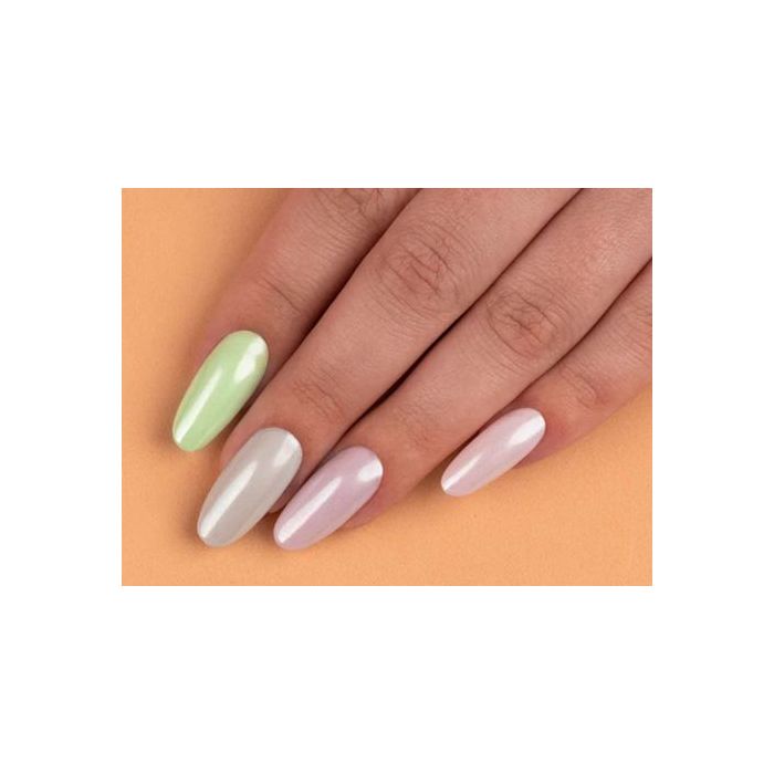 Maniküre mit Pastell und Pigmenten