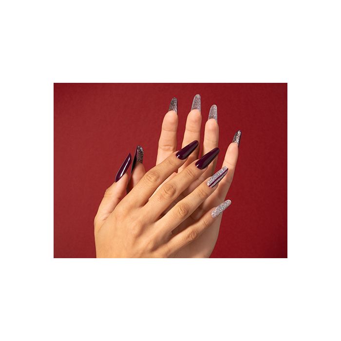 Rote, dunkle Bordeauxfarben