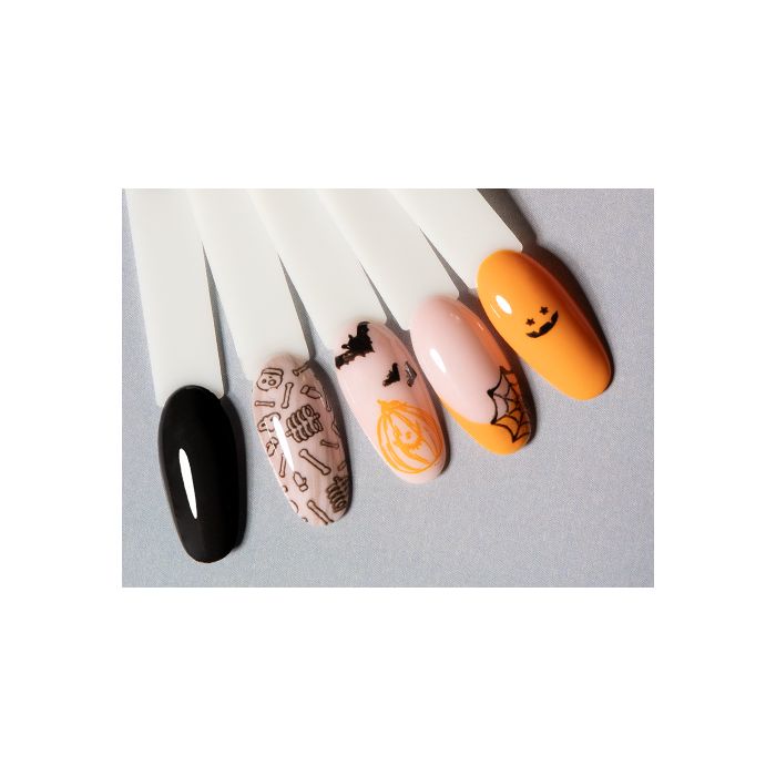 Manucure halloween stamping