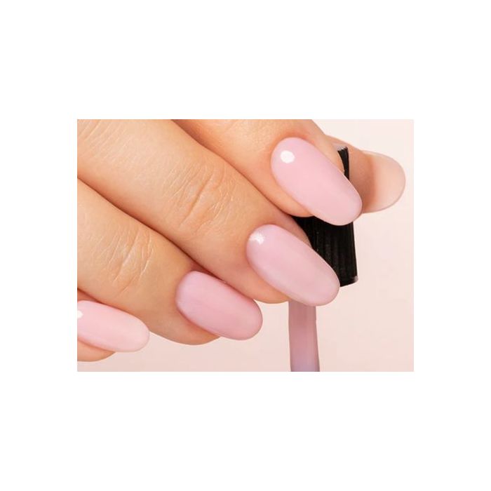 Manucure nude rosée