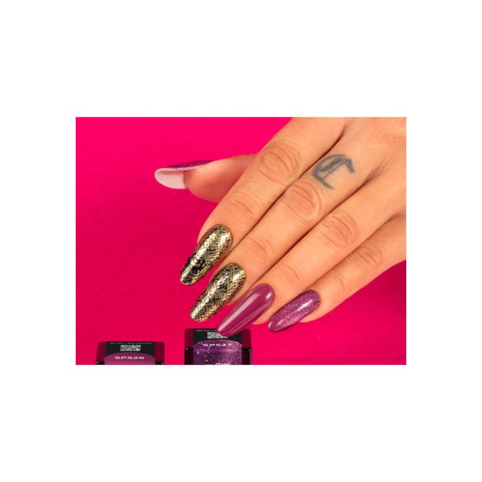 Nail art serpent doré