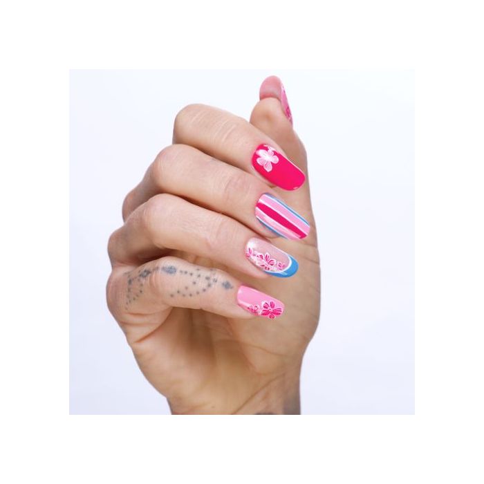 Malibu nail art | Ongles fleurs hawaïennes