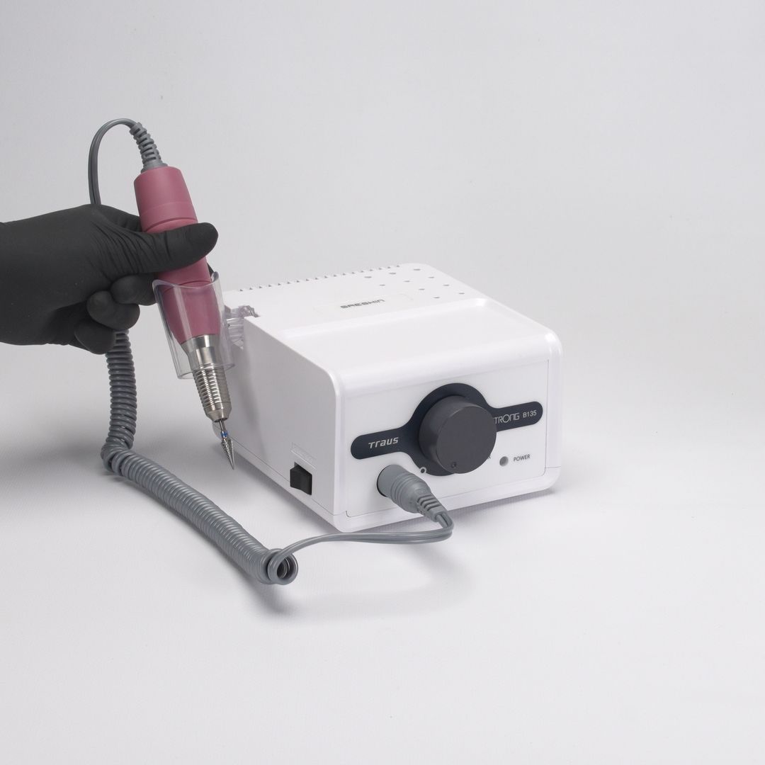 Anwendung von Fräser Saeshin Strong B135 mit Handstück 120II rosa