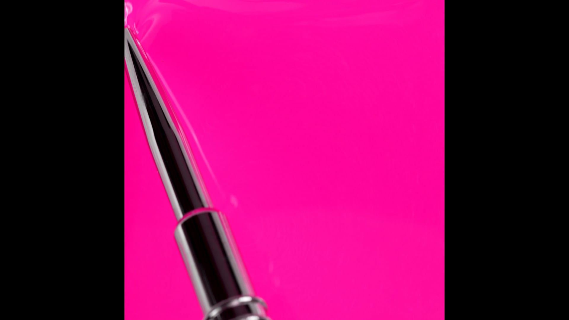 Aplicación de Esmalte semipermanente SP698 Fuchsia Macaron
