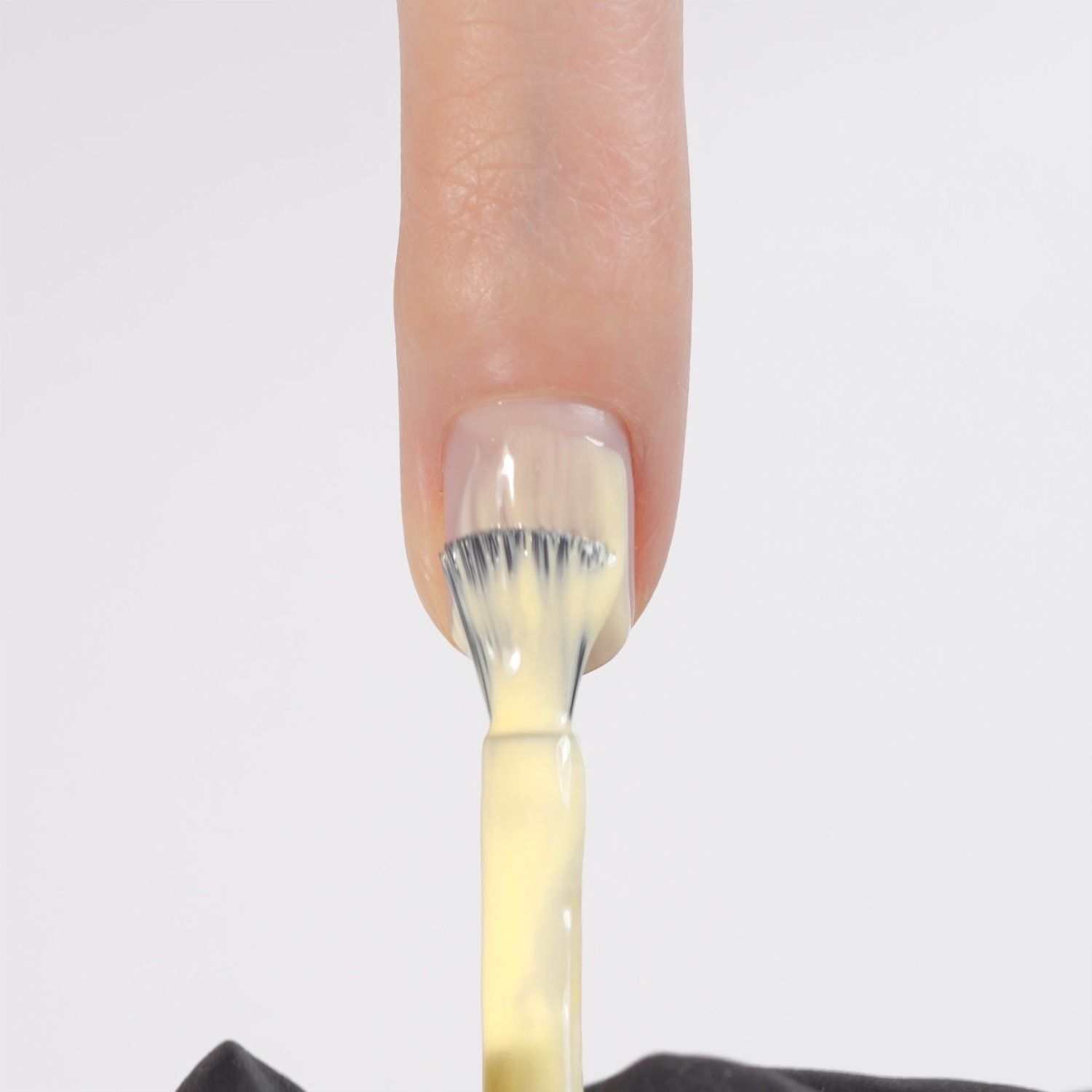 Aplicación de Esmalte semipermanente SP796 Butter Yellow