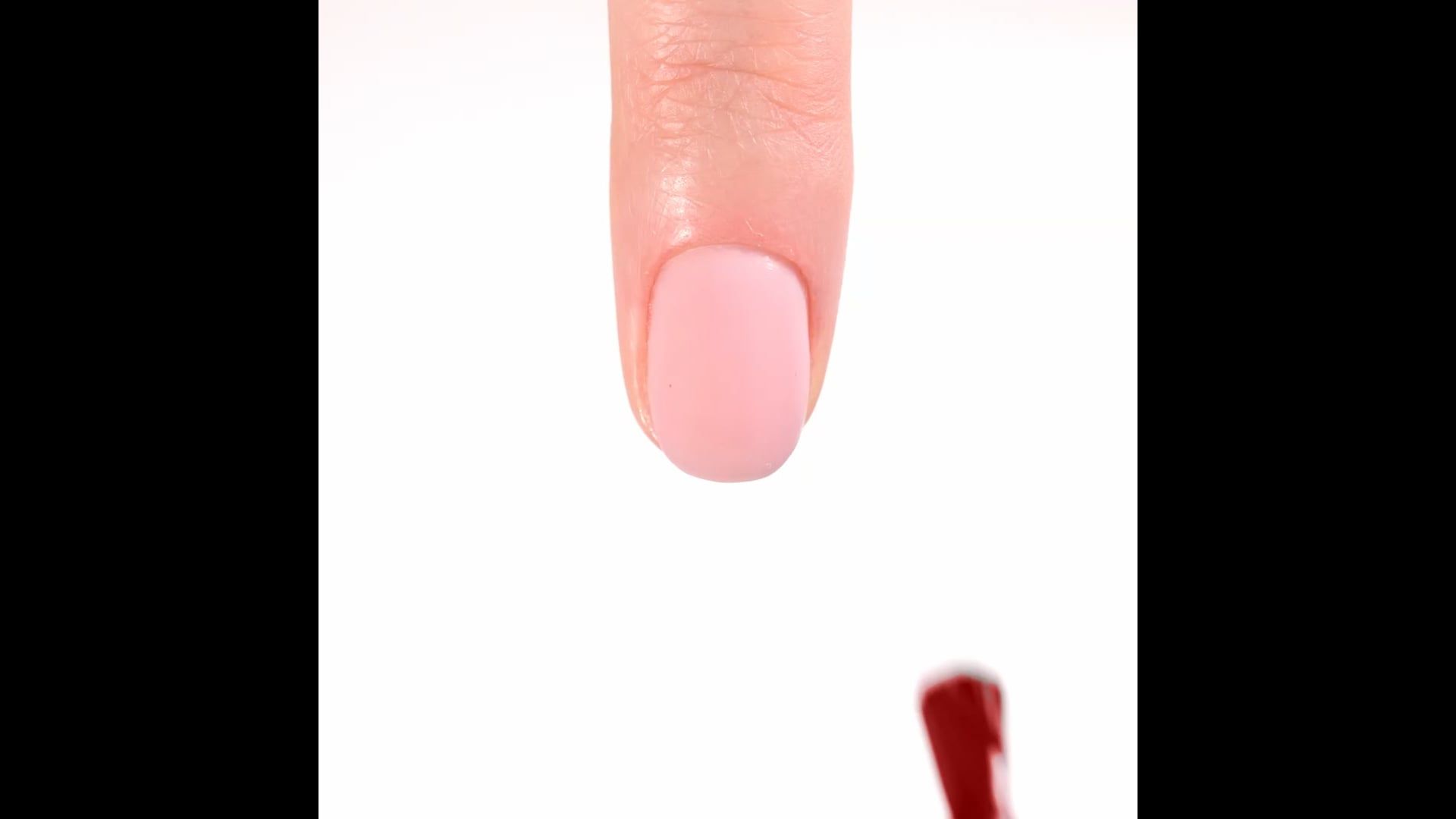 Aplicación de Esmalte semipermanente SP633 Rich Ruby