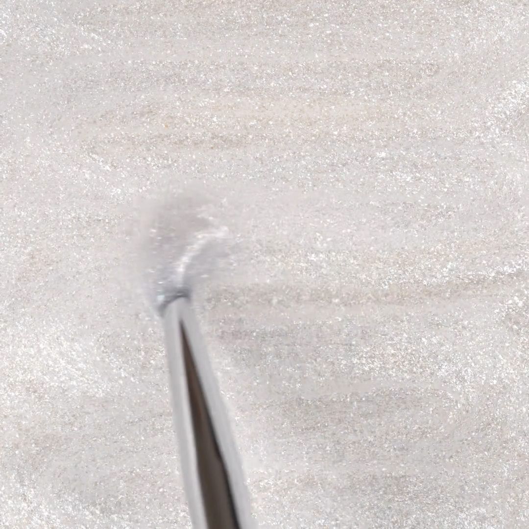 Application of Gel Polish GPG17 White Glitter