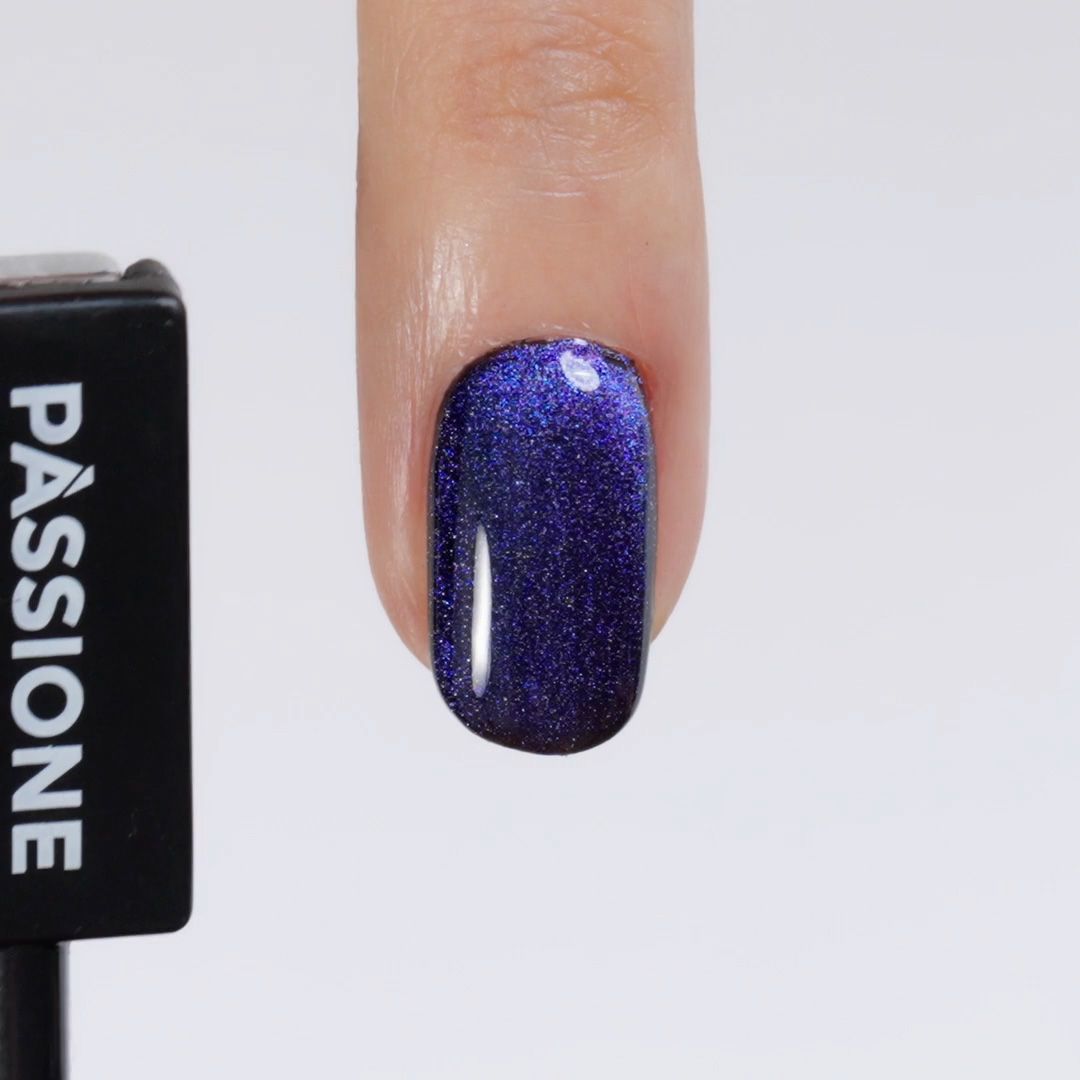 Aplicación de Esmalte Semipermanente EP152 Blue 5D Cat's Eyes