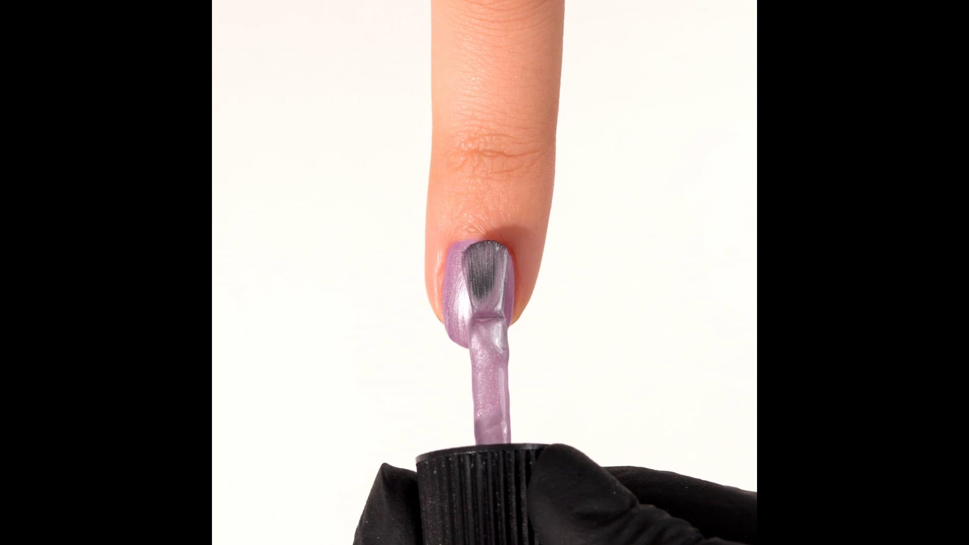 Aplicación de Esmalte semipermanente SP612 Lilac Ceramic Cat Eye