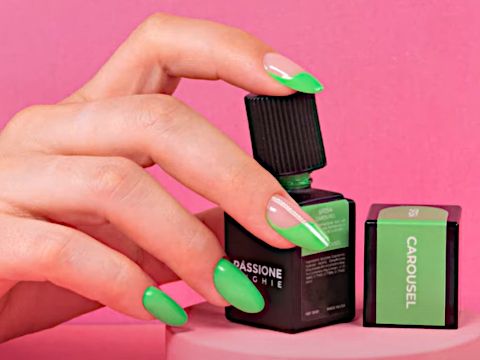 Green Passion | Nail art astratta