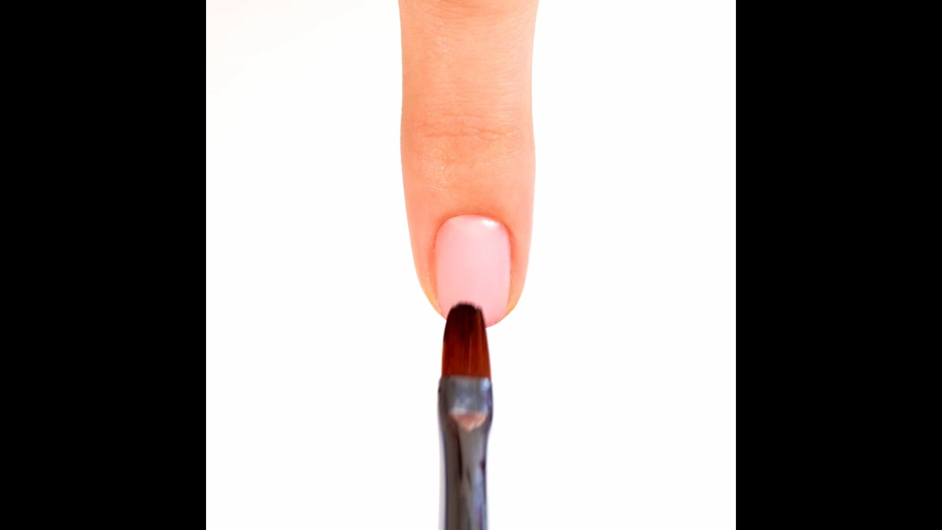 Application de Gel Couleur F16 Poison Black