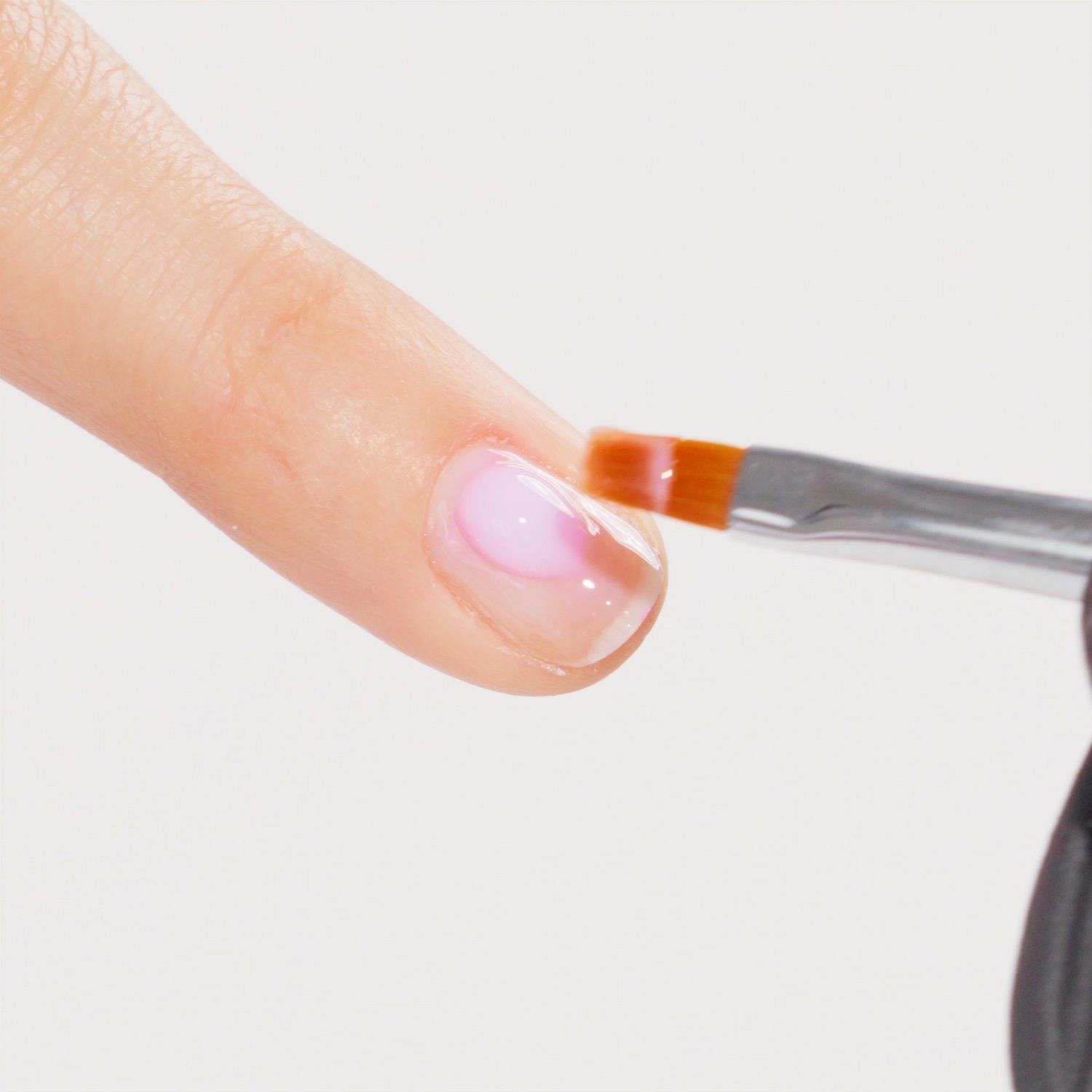 Anwendung von Aufbaugel Pastel Rose 15 ml