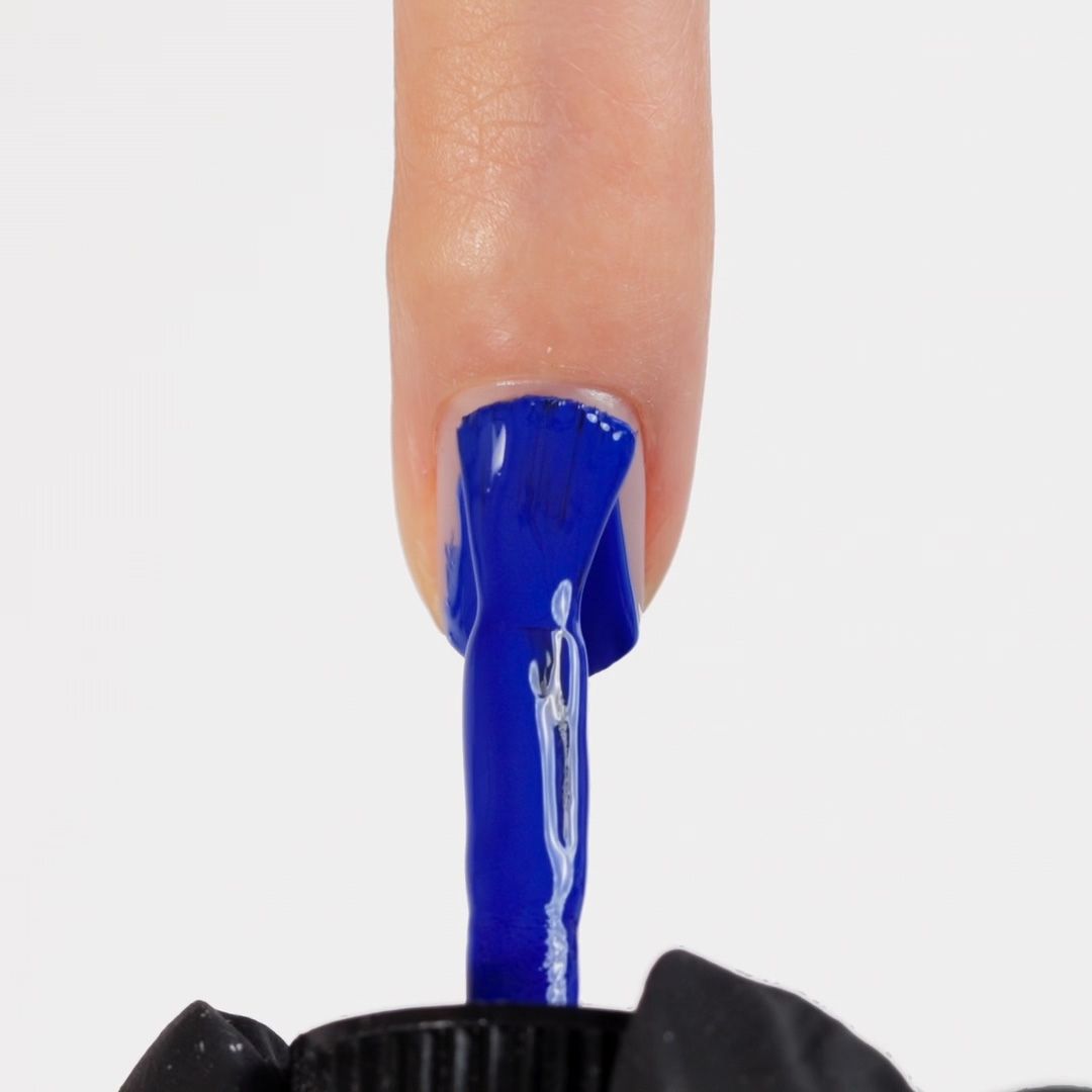 Application de Vernis semi-permanent SP525 Manolo